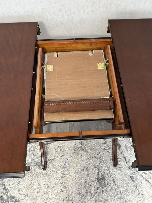 Стол для гостиной