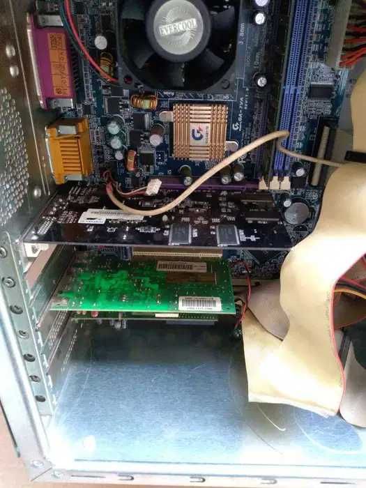 Компютър -настолен