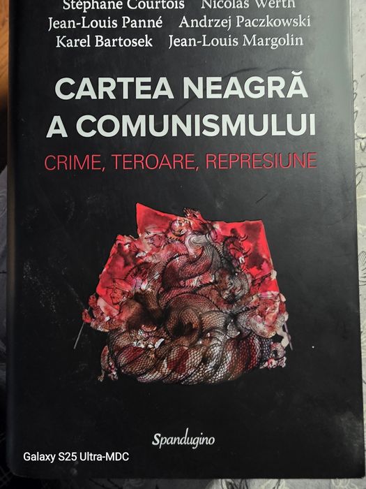 Vând cartea Cartea neagra a comunismului