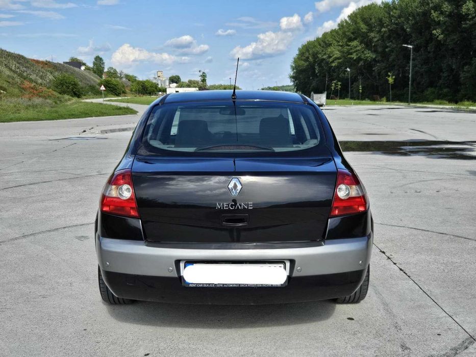 Renault Megane 2 Sedan 1.6 Benzină 2005 – foarte întreținută