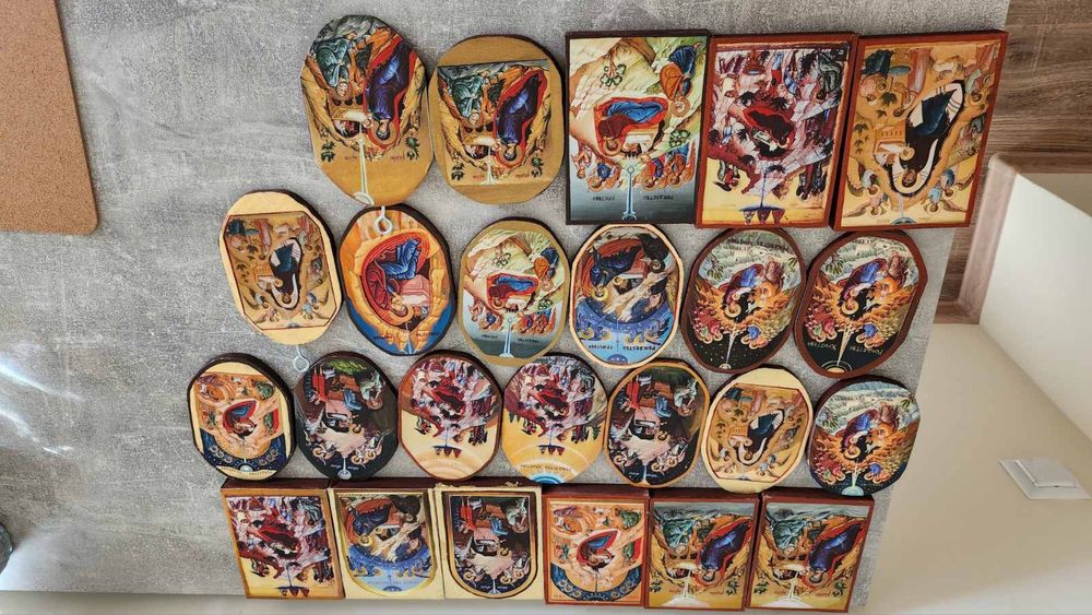 Ръчно изработени икони върху дъска