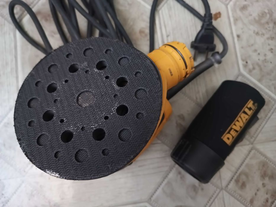 Эксцентриковая шлифовальная машина DeWalt DWE6423-QS