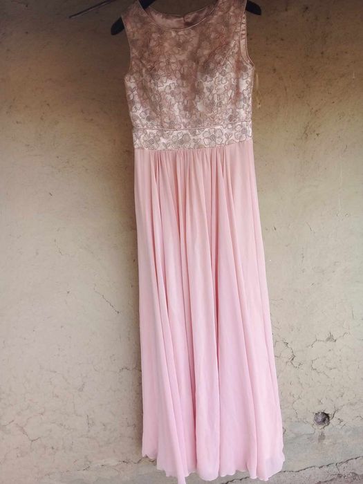 Спешно продавам официална рокля