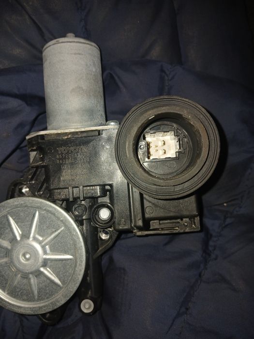 Toyota camry стекло подёмник моторчик