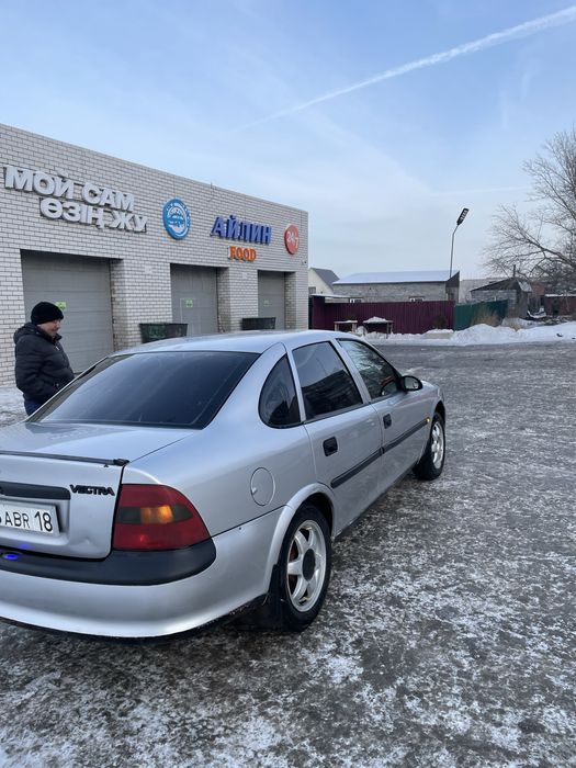 Продам машину опель вектра