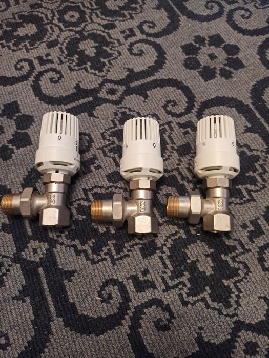 Продам термостаты на радиаторы отопления.