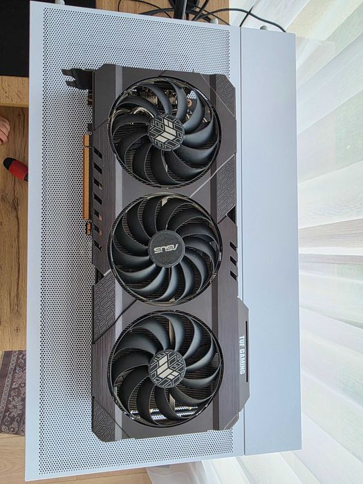 ASUS TUF RX 6900 XT 16GB с малък проблем