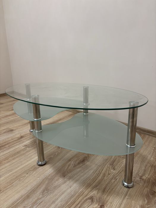 Интериорна стъклена маса