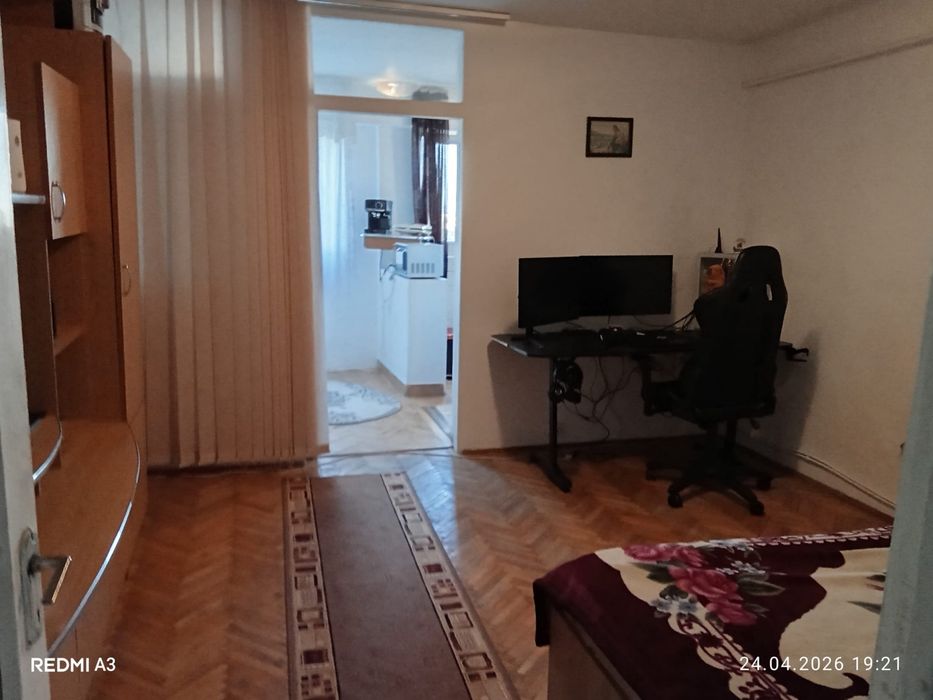 Inchiriez garsoniera zona Valea Rosie