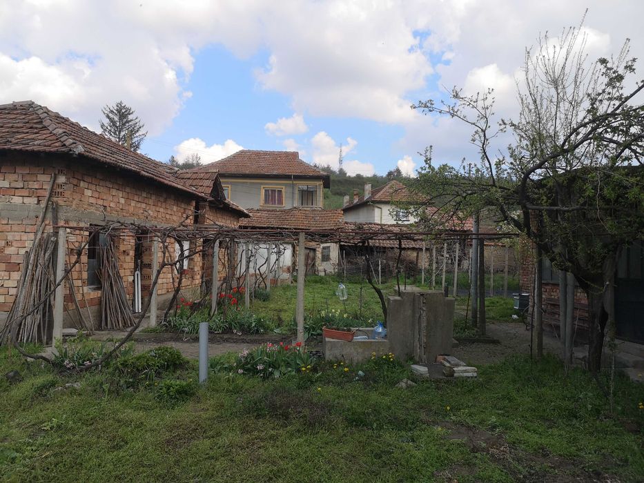 Продава се Къща в Плевен, Идеален център - 200 кв.м за 141 €/кв.м - Снимка #4