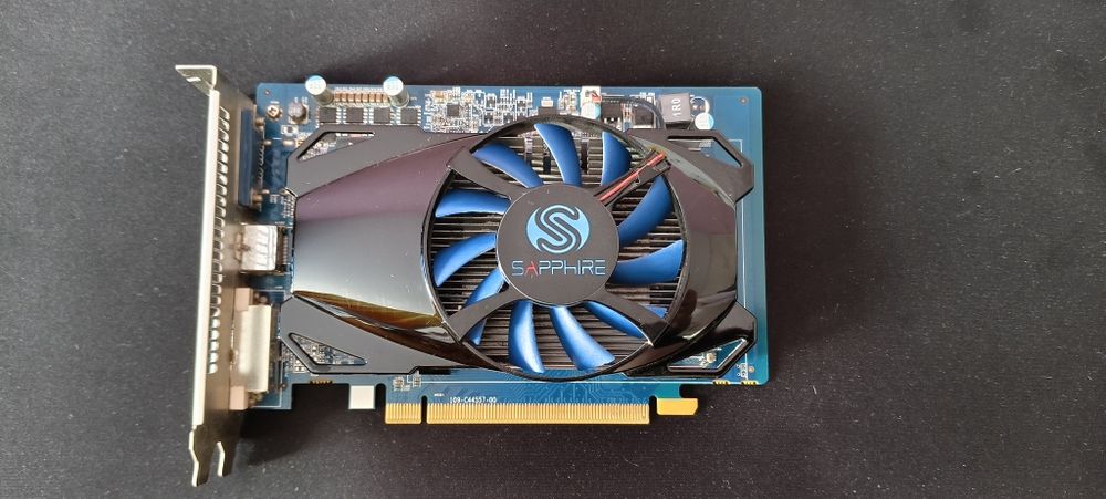 Продам видеокарту AMD Radeon HD 7750 на 2 ГБ: полностью рабочая