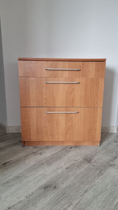 Продам Обувницу хорошую