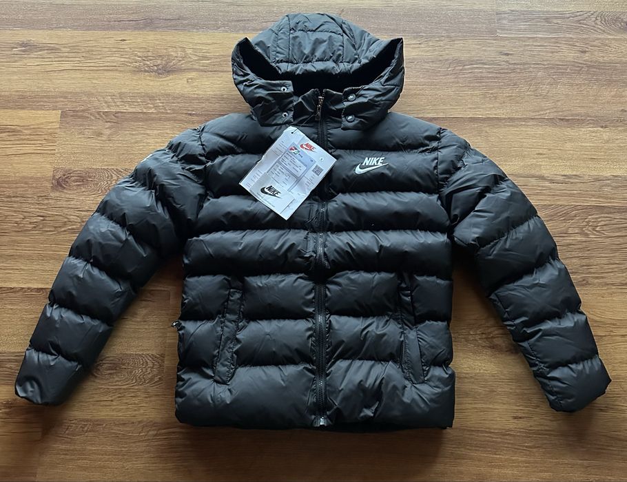 Мъжко,черно,зимно яке Nike с бродирано лого и сваляща се качулка