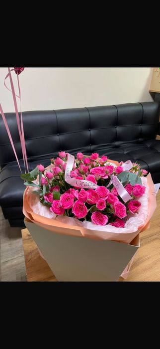 Букет в переноске и шарами