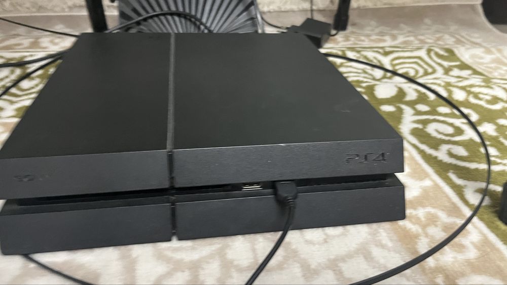 Продаю PlayStation 4 Fat 500 мб