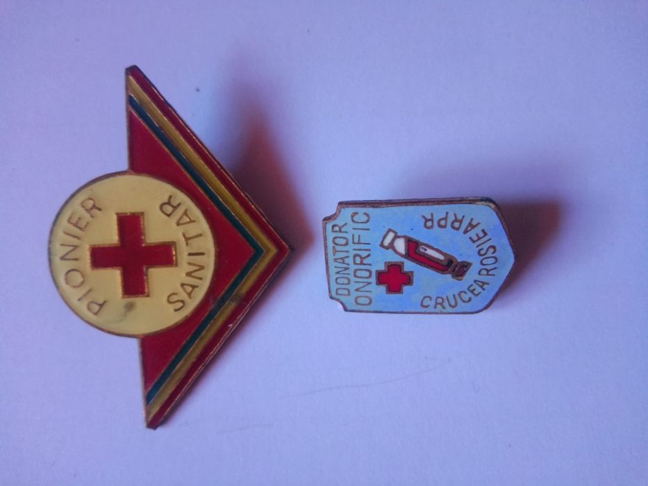 Insigne vechi de colecție