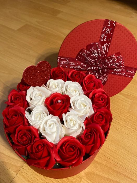 Aranjament 101 trandafiri de săpun