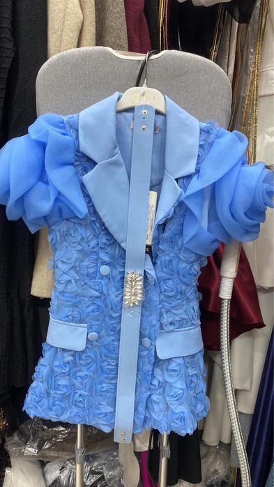 Костюм с 3Д цветя