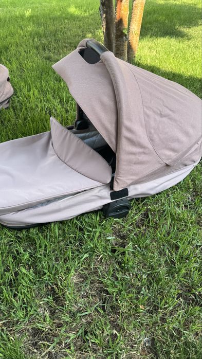 Продам коляску Easywalker Harvey