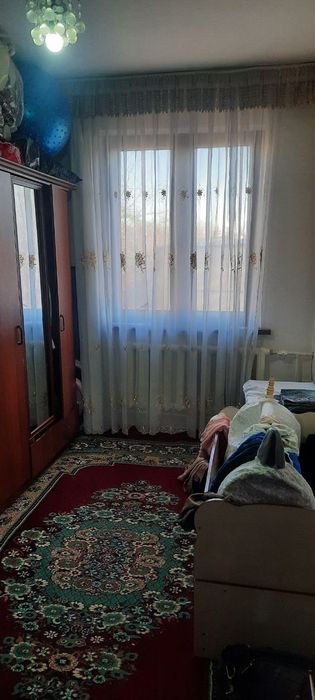 Чилонзор тумани, 19-мавзе, 4-хонали квартира сотилади.