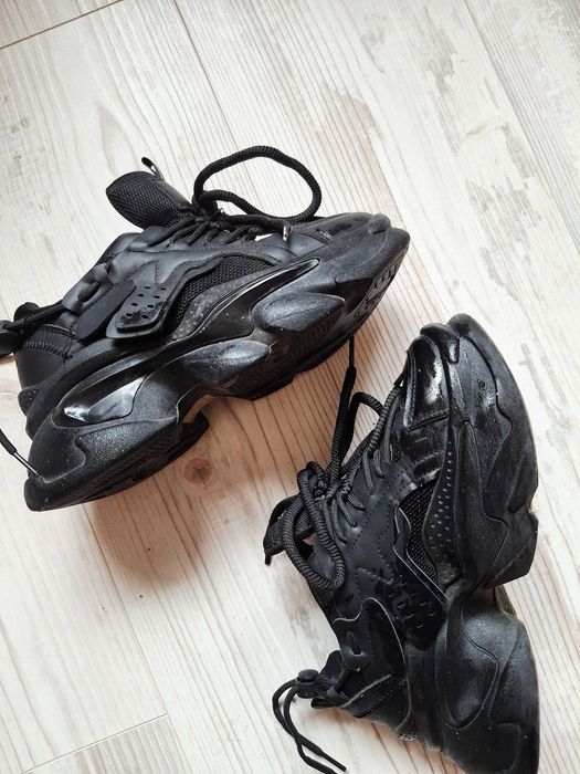 Дамски черни маратонки