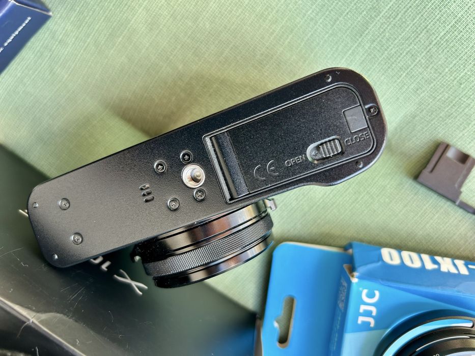 Fujifilm X100F Black – Pachet complet + accesorii premium (12.200 cadre)