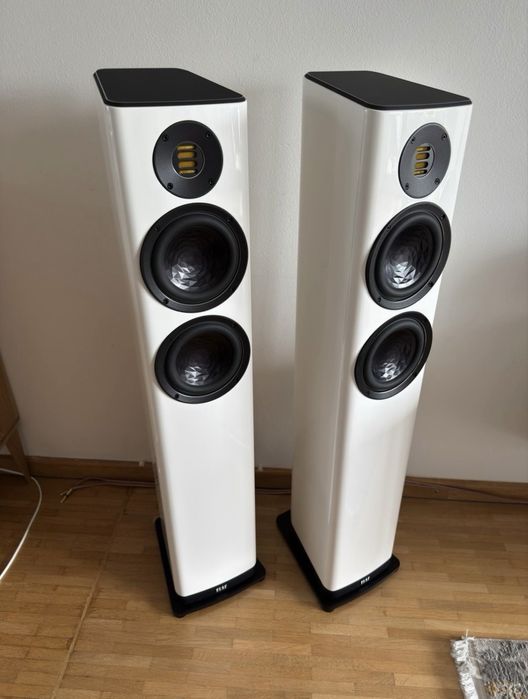 Elac Vela  FS 407