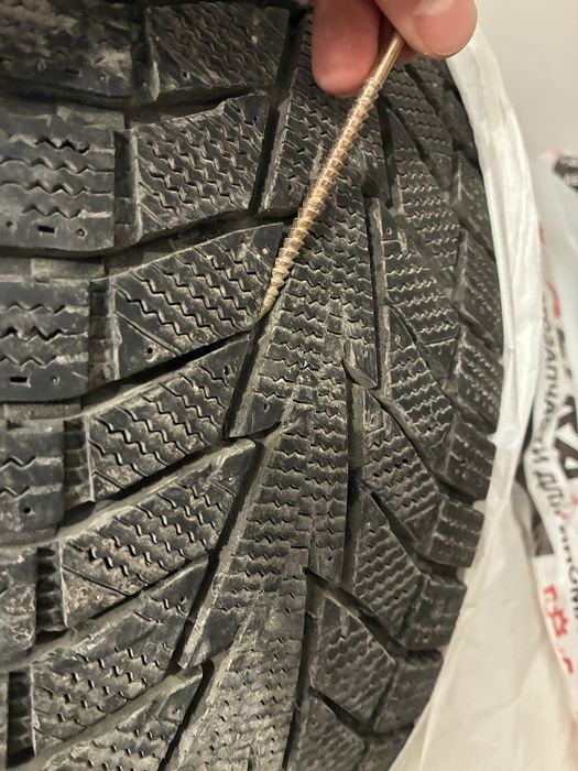 Hankook 215/55/17 зимние шины комплект