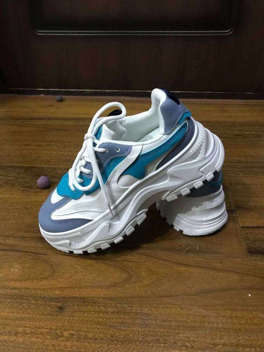 Женская обувь Кроссовки