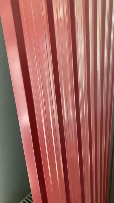 Avem tabla cutata de diferite grosimi cum ar fi:02,025,03,035,04,045 ,ca culori avem ,maro lucioasa maro mat, gri lucioasa,gri mat,zincata,