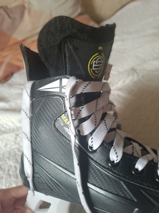 Коньки хоккейные