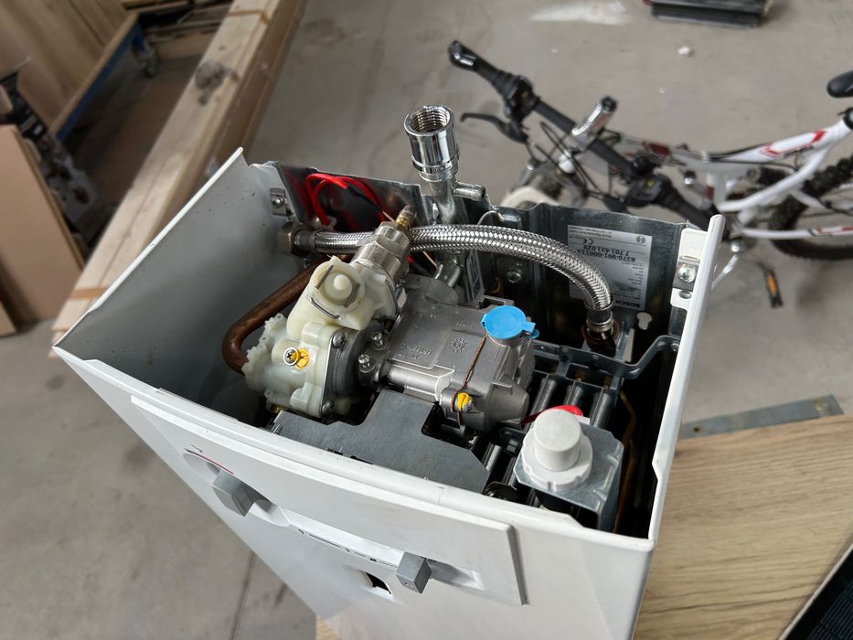 Газов проточен бойлер BOSCH – за топла вода за дома/кемпер/каравана