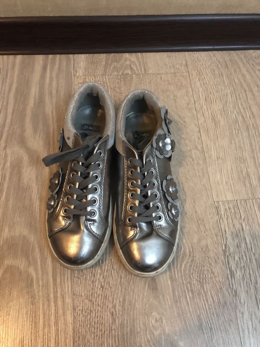 Продам детскую обувь