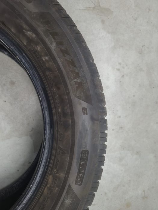 4 anvelope iarna Bridgestone 215 65 17 aproape noi