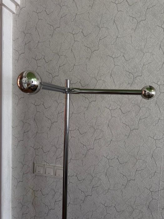 Напольная стойка для одежды