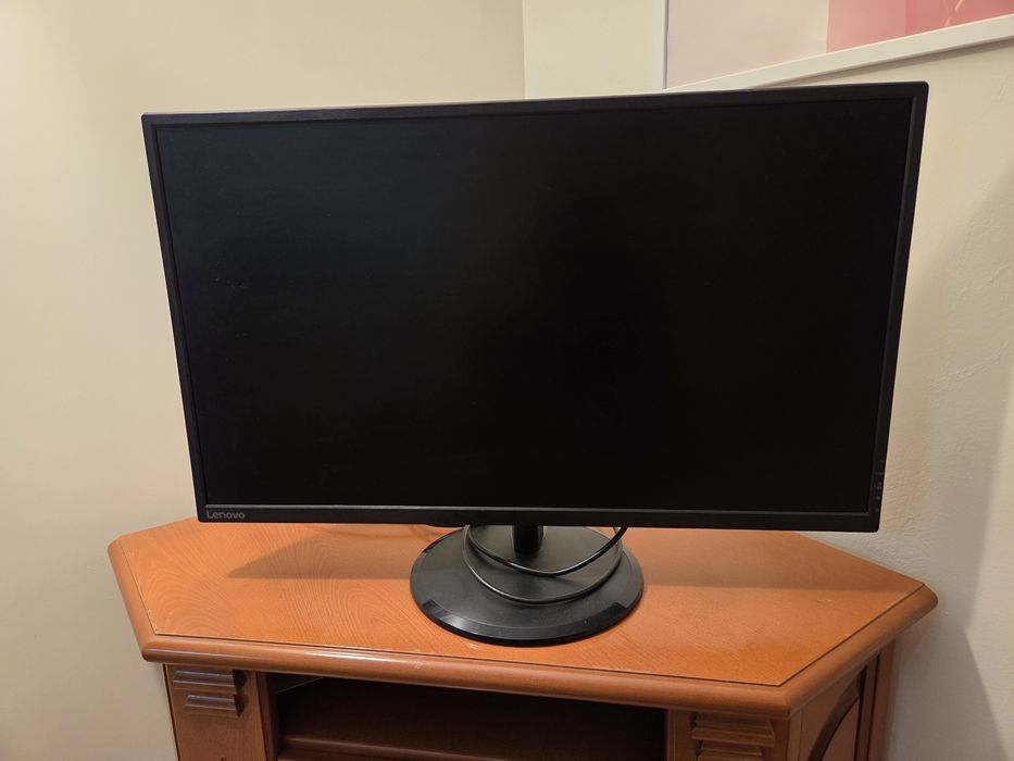 Монитор Lenovo 32 инча