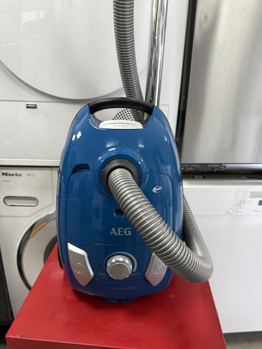 Прахосмукачка AEG