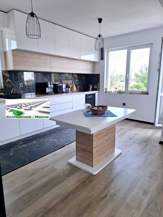 Продава се Многостаен апартамент в Пловдив, Коматевски възел - 133 кв.м за 1828 €/кв.м - Снимка #4