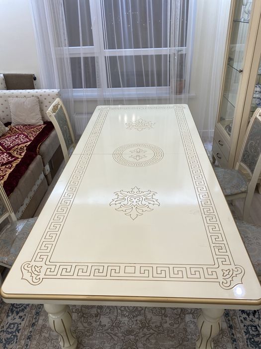 Стол для гостиной