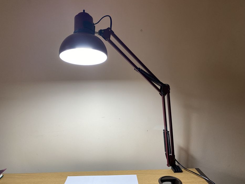 Продается настолная лампа