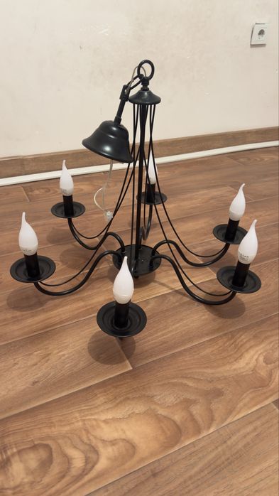 Продам люстру с лампочками