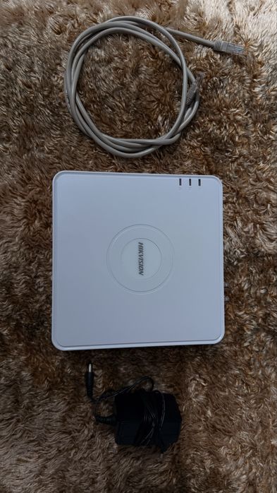 DVR Hikvision DS-7104HQHI-K1 – Stare foarte bună, complet funcțional