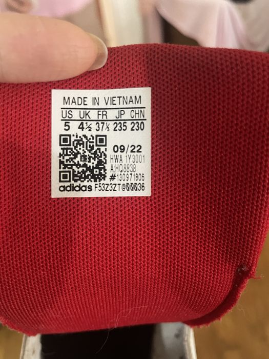 Кроссовки adidas