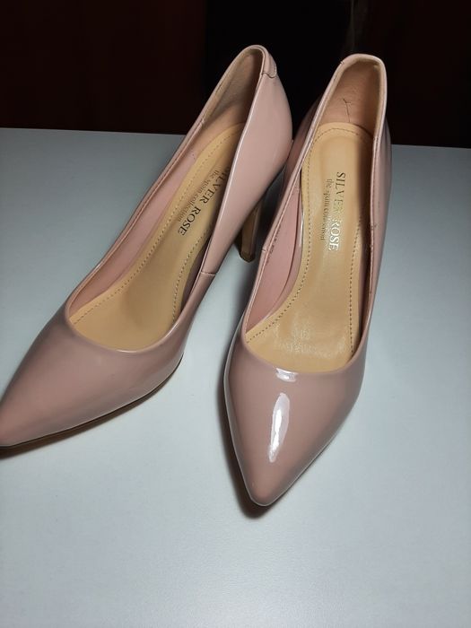 Продам бежевые лодочки 8000