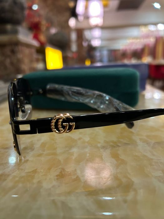 Очки солнцезащитные