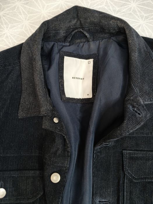 Jachetă Reserved din material reiat(corduroy), culoare bleumarin, mărimea M – stare foarte bună