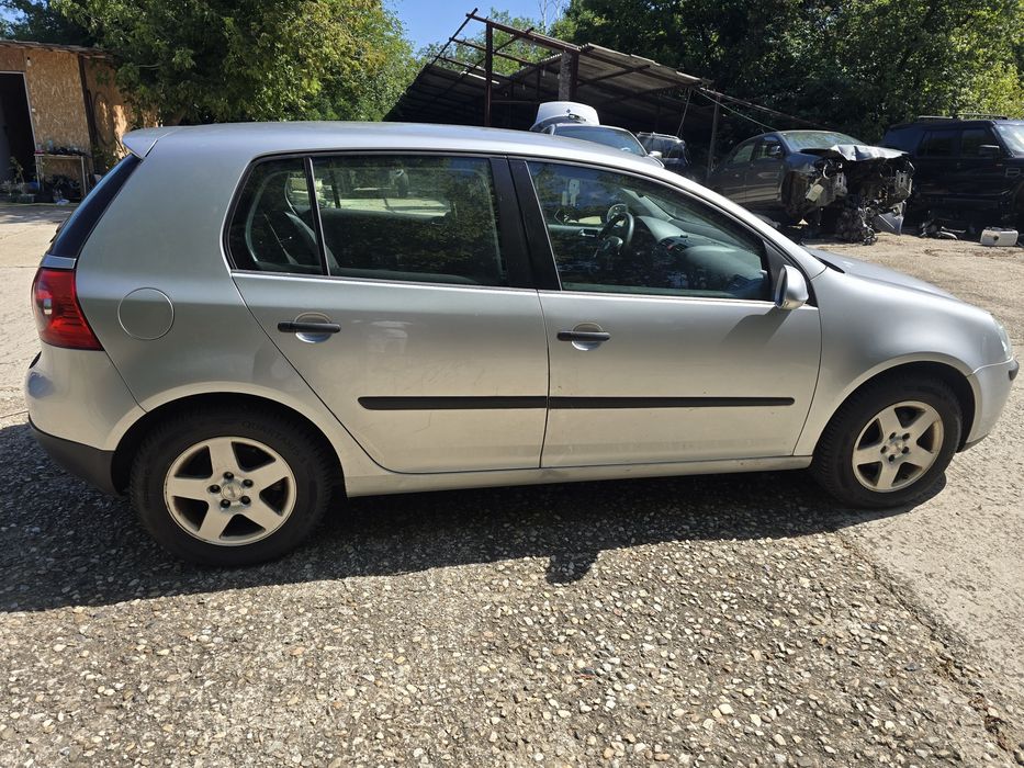Piese Auto din Dezmembrari pentru VW Golf  5 2005 1.6 benzină