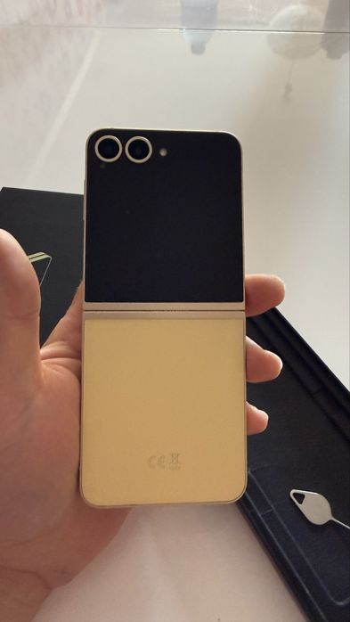 Samsung Galaxy Z Flip 6