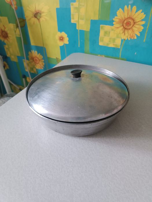 Продам сковороду с крышкой, d 27 см