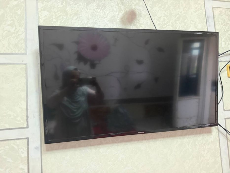 Samsung Tilivizor srochna sotiladi